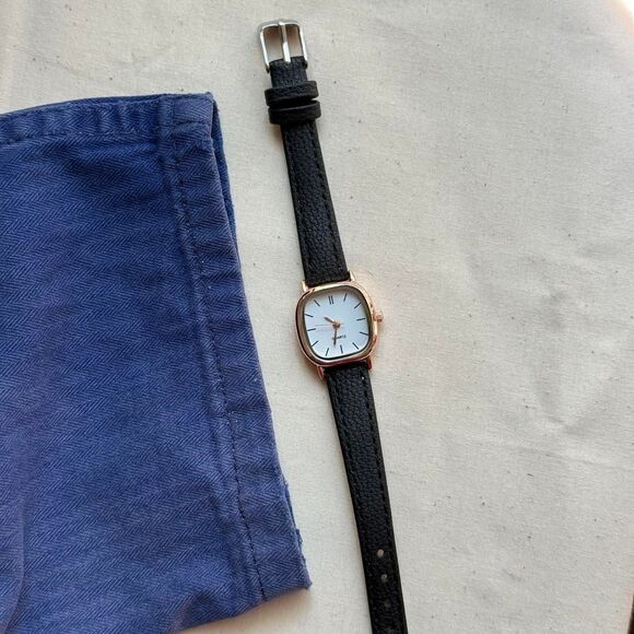 y2k style cute black leather quartz luxury classy watch - Picture 7 of 7